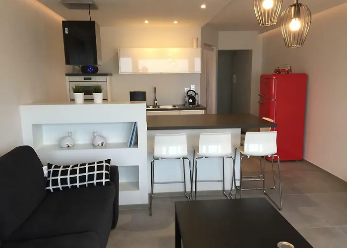 아파트 Poire Et Table 1