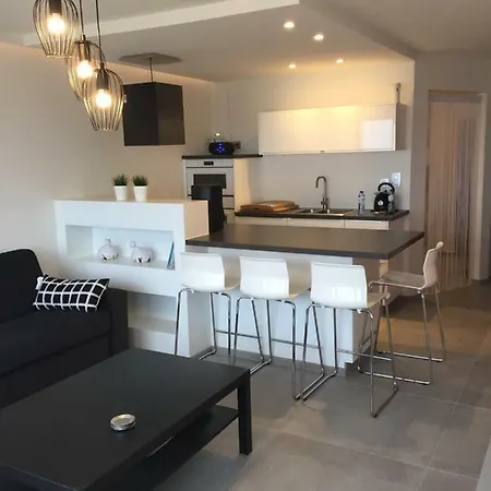 Poire Et Table 1 דירה *